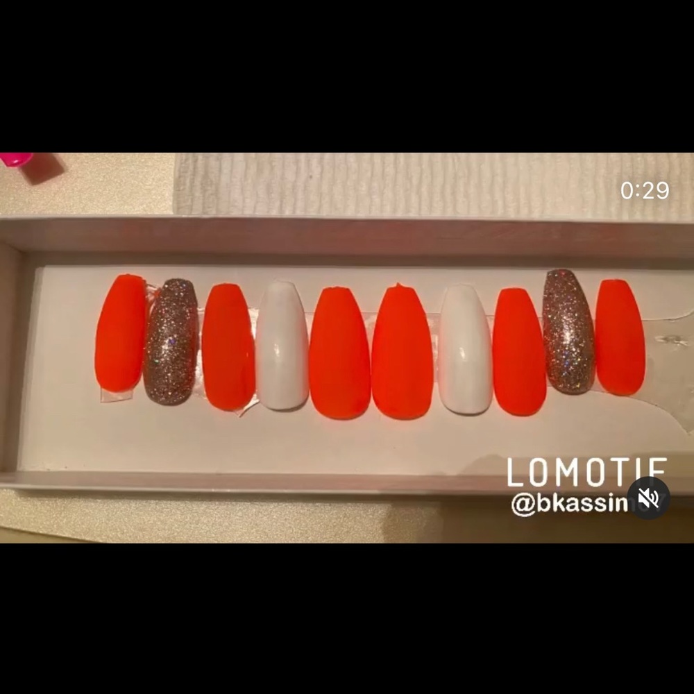 Press on nails